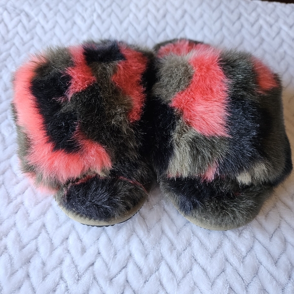 Sorel Go Mail Run Red & Black Fur Slippers Size 6 - Picture 4 of 9